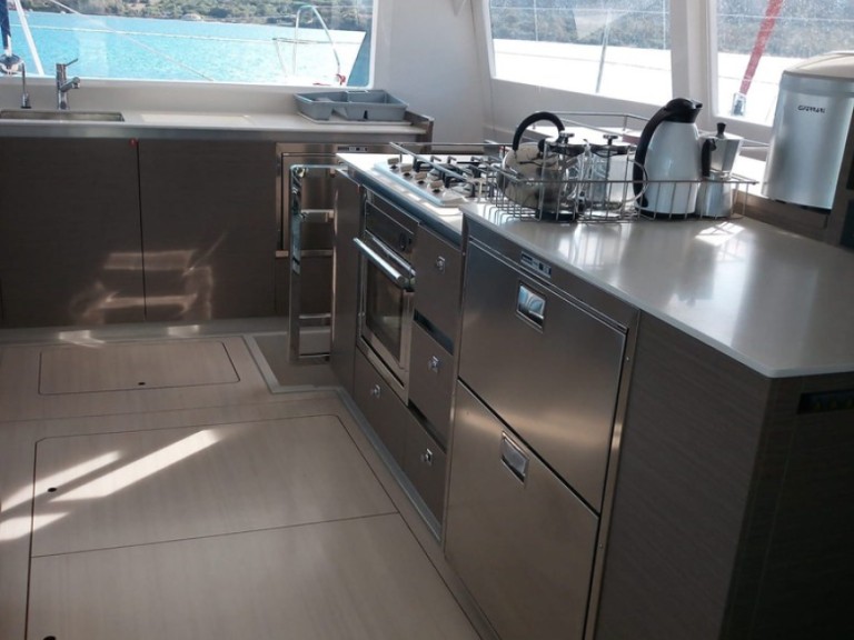 Catamaran rental in Cannigione - Leopard Catamarans / Robertson & Caine Leopard 50 - 5 + 1 cab