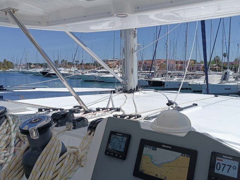Bareboat Rental Catamaran Leopard Catamarans / Robertson & Caine with a boat licence