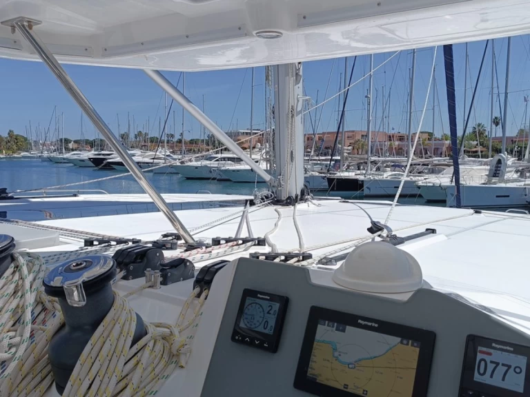 Bareboat Rental Catamaran Leopard Catamarans / Robertson & Caine with a boat licence