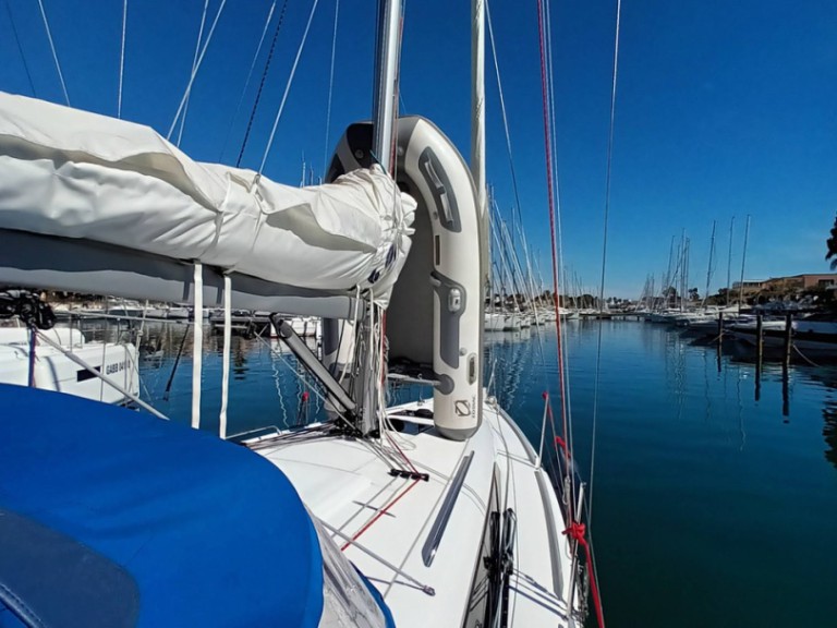 Rent a Bénéteau Oceanis 30.1 Furnari