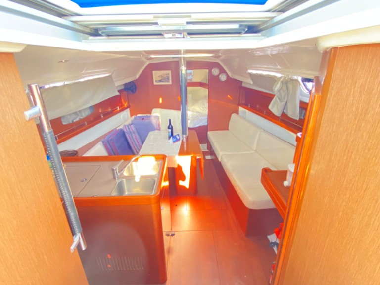 Bareboat Rental Sailboat Bénéteau with a boat licence