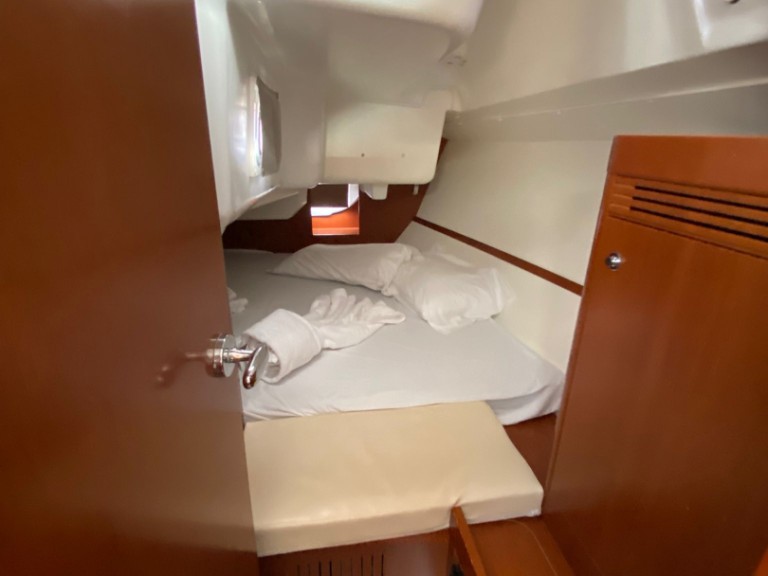 Sailboat for rent Procida at the best price