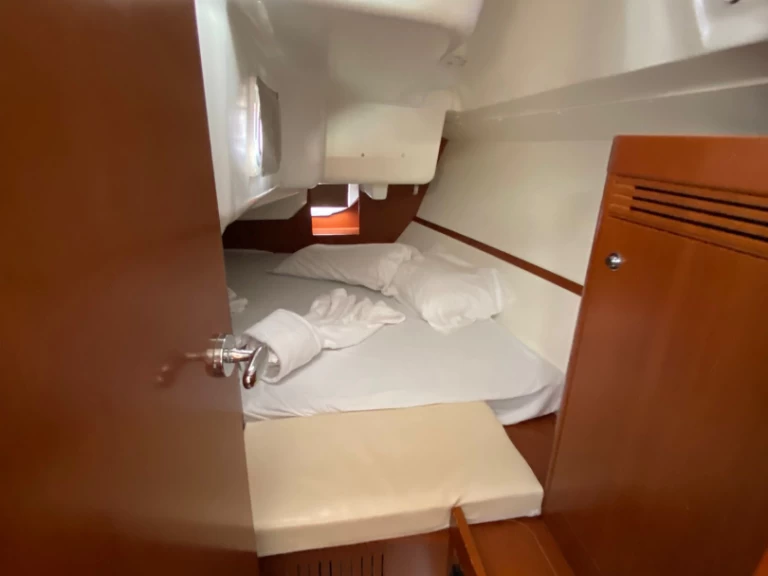 Sailboat for rent Procida at the best price