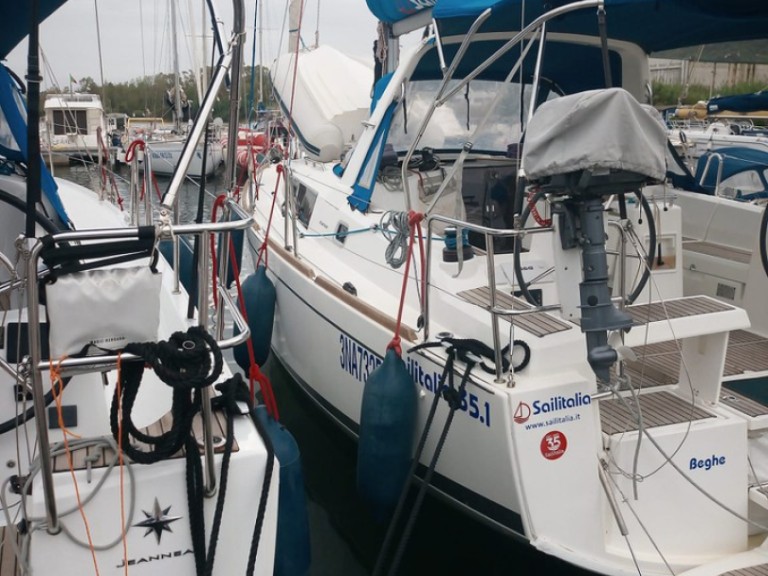 Yacht charter Cannigione cheap Oceanis 35.1