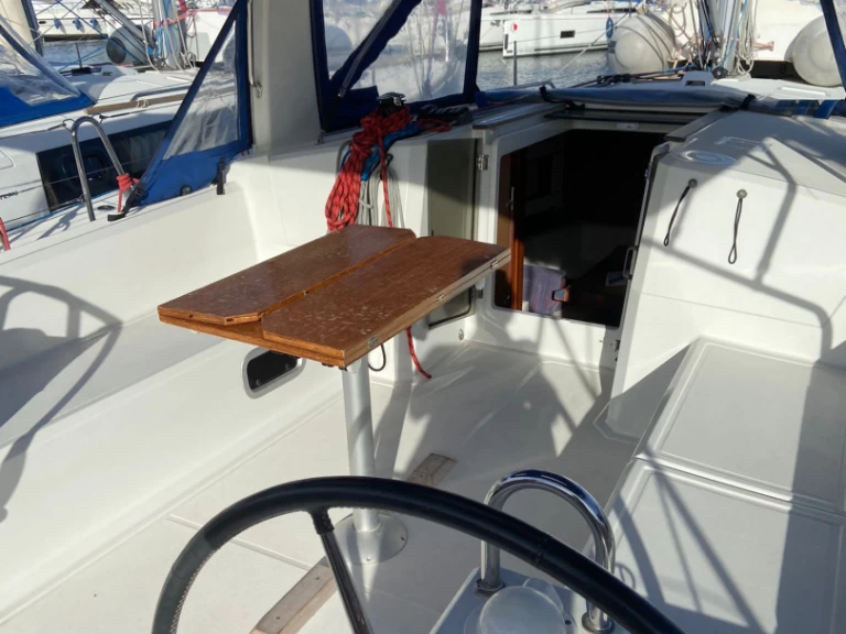 Boat rental Bénéteau Oceanis 38 in Procida on Samboat