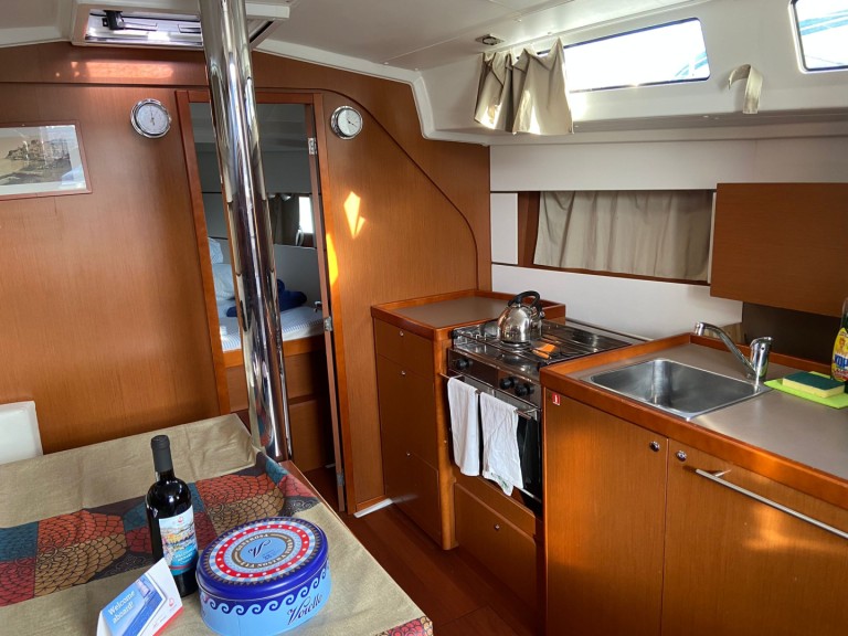 Sailboat rental with or without captain Bénéteau Procida