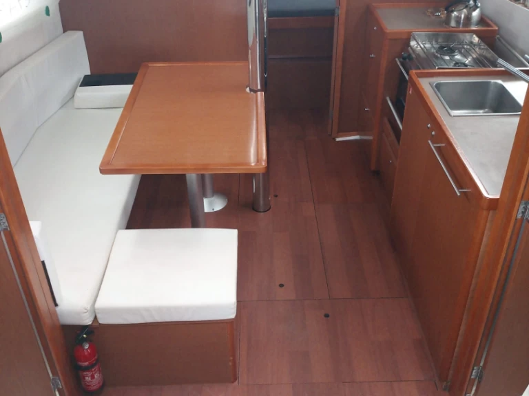 Yacht charter Cannigione cheap Oceanis 38