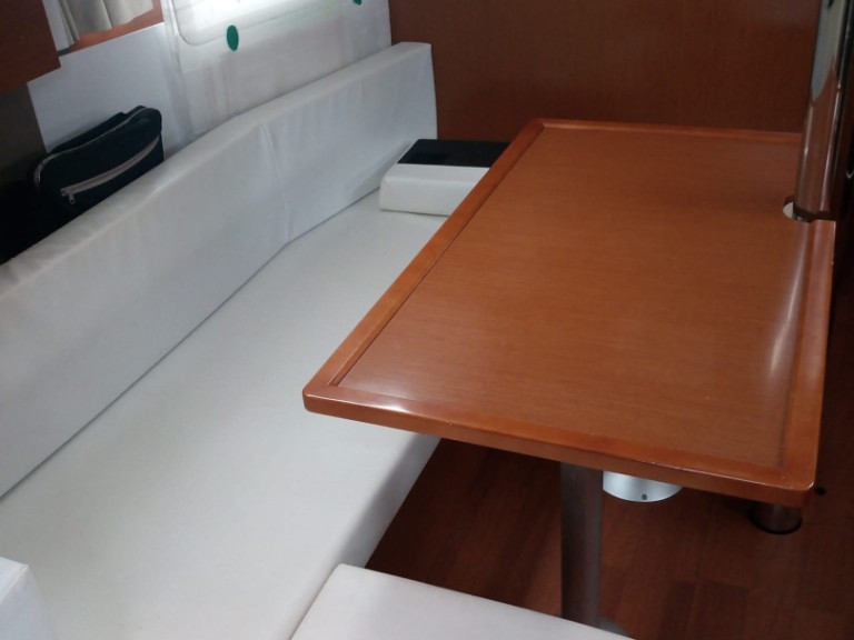 Sailboat rental in Cannigione - Bénéteau Oceanis 38