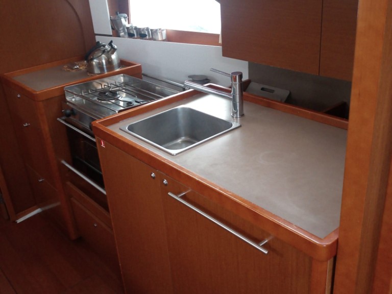 Boat rental Bénéteau Oceanis 38 in Cannigione on Samboat