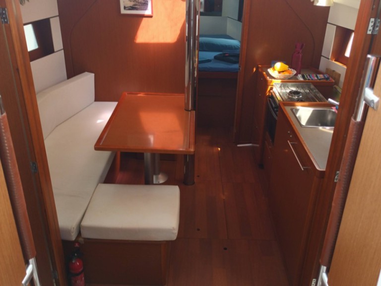 Yacht charter Furnari cheap Oceanis 38