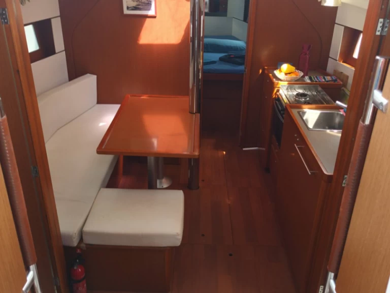 Yacht charter Furnari cheap Oceanis 38