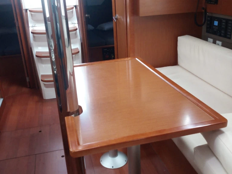 Sailboat rental with or without captain Bénéteau Cannigione