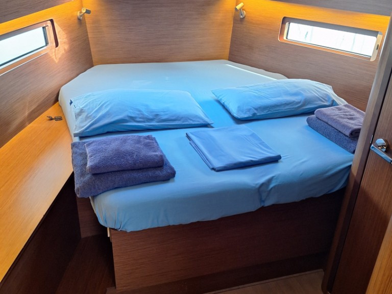 Sailboat for rent Furnari at the best price