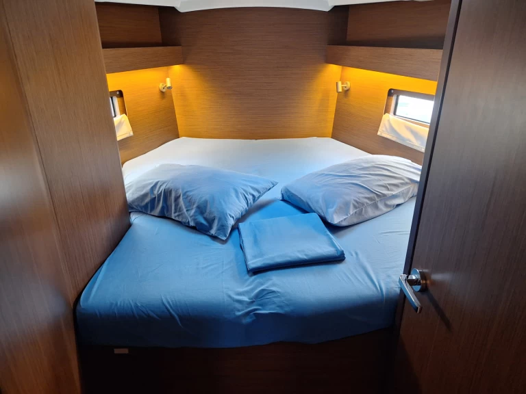 Sailboat rental in Procida - Bénéteau Oceanis 40.1