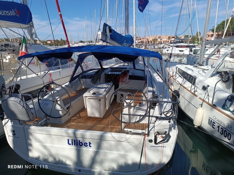 Sailboat rental with or without captain Bénéteau Procida