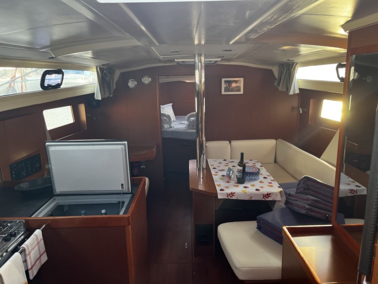Yacht charter Cannigione cheap Oceanis 41.1