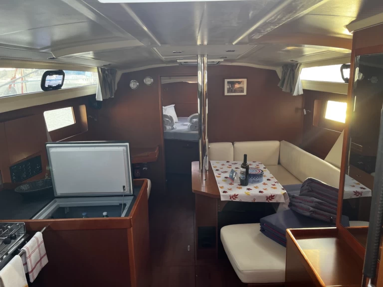 Yacht charter Cannigione cheap Oceanis 41.1