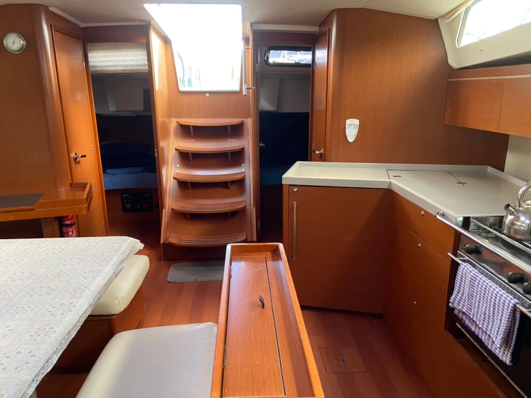 Sailboat rental with or without captain Bénéteau Procida