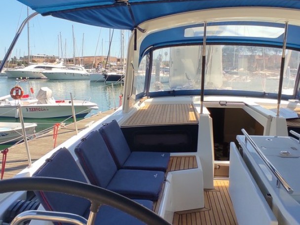 Sailboat rental in Furnari - Bénéteau Oceanis 46.1