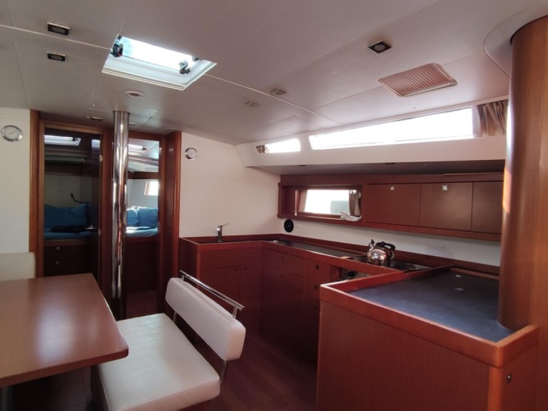 Sailboat rental with or without captain Bénéteau Furnari