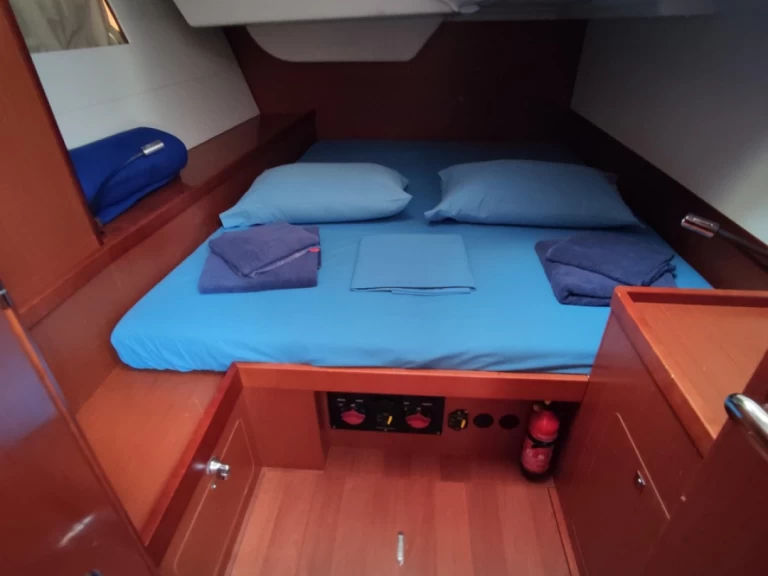 Bareboat Rental Sailboat Bénéteau with a boat licence