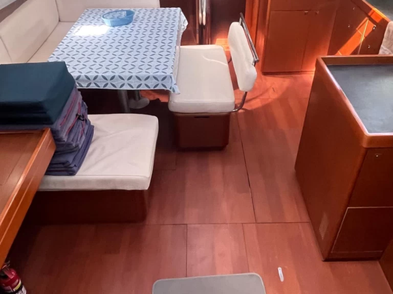 Bareboat Rental Sailboat Bénéteau with a boat licence