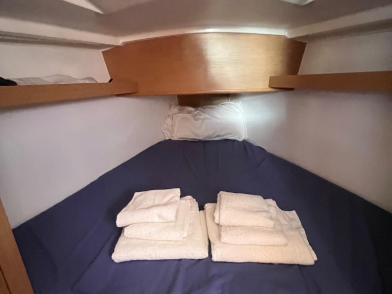 Rent a Jeanneau Sun Odyssey 319 Cannigione