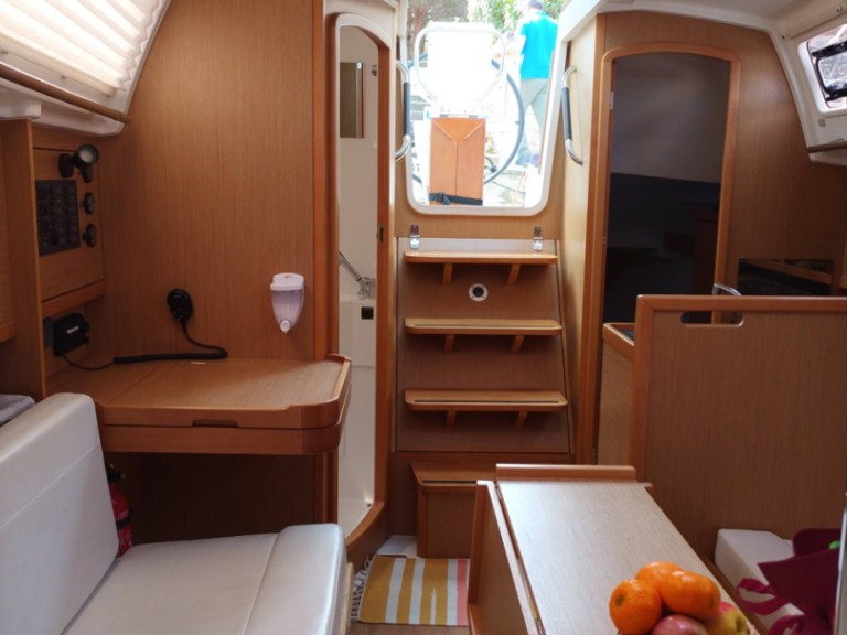 Sailboat rental with or without captain Jeanneau Furnari