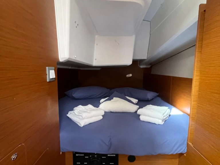Yacht charter Cannigione cheap Sun Odyssey 380
