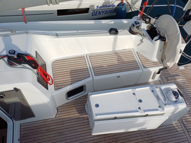 Bareboat Rental Sailboat Jeanneau with a boat licence