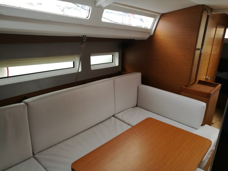 Jeanneau Sun Odyssey 440 in Furnari on SamBoat