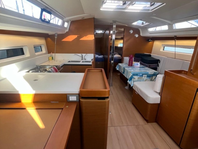 Boat rental Jeanneau Sun Odyssey 440 in Cannigione on Samboat