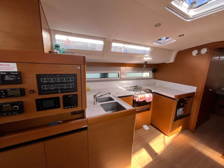 Jeanneau Sun Odyssey 490 in Cannigione on SamBoat
