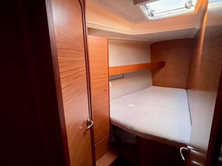 Sailboat for rent Alicante at the best price