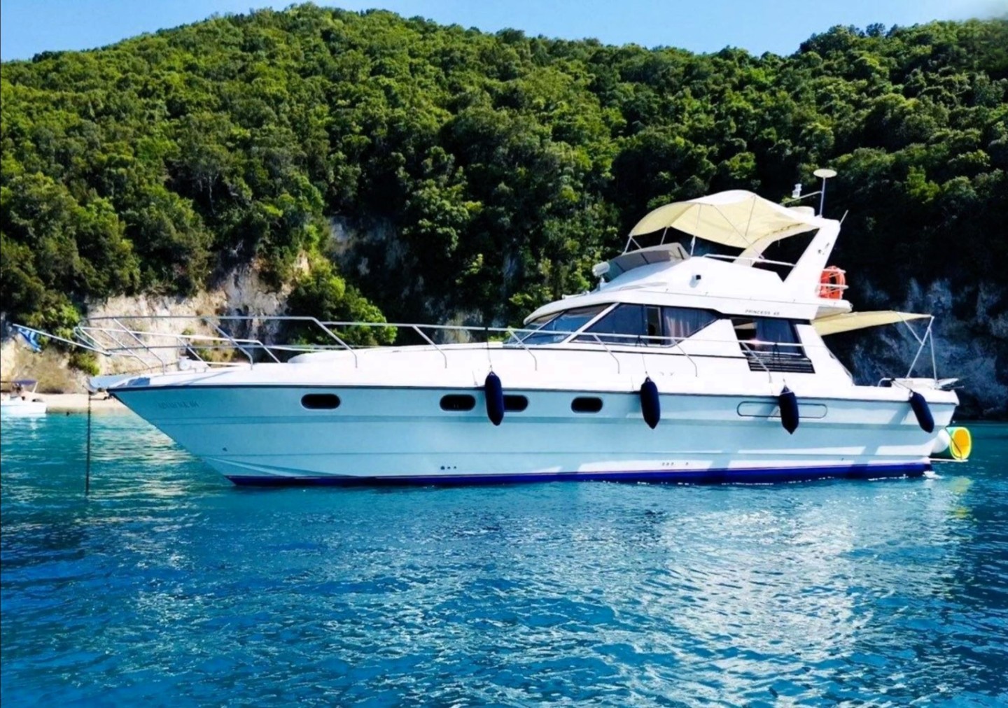 Rent a Luxury Yacht Princess, UK 47 Flybridge in Korfu | SamBoat