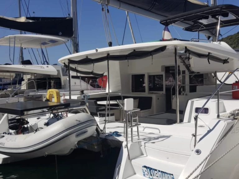Yacht charter Figari cheap LAGOON 450 S 