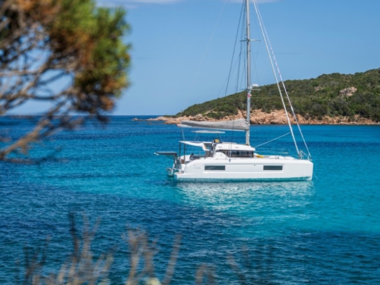 Boat rental Lagoon Lagoon 38 in Figari on Samboat