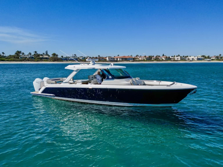 Boat rental Tiara 43LS in West Palm Beach on Samboat