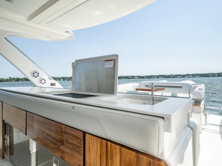 Bareboat Rental Luxury Yacht Tiara with a boat licence