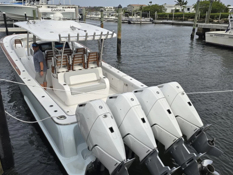 Motorboat for rent West Palm Beach at the best price