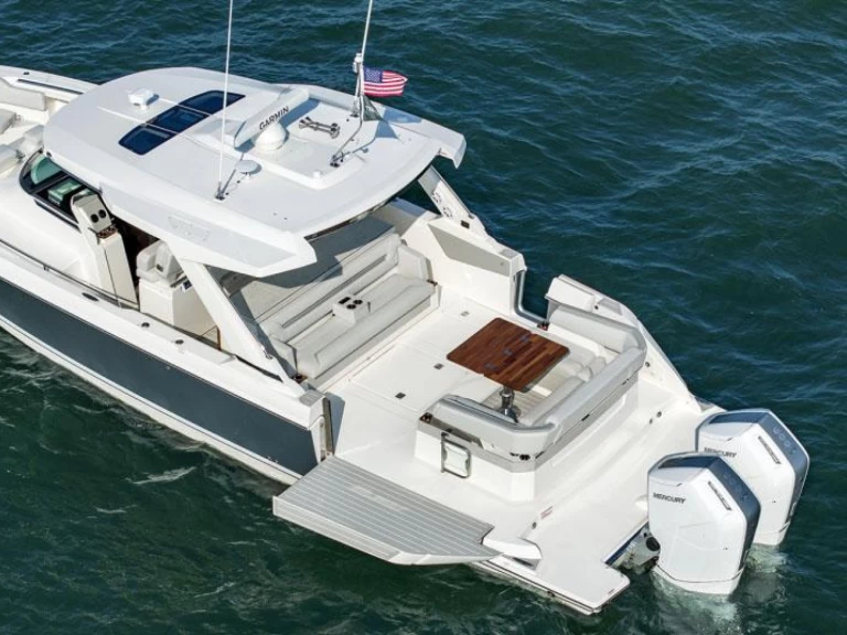 Boat rental Tiara 43LS in West Palm Beach on Samboat