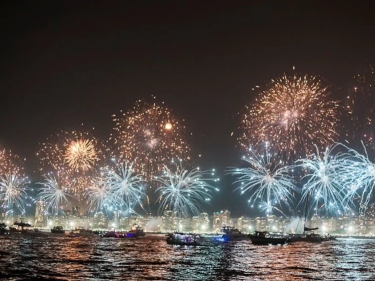 Bareboat Rental Motorboat Cobra with a boat licence