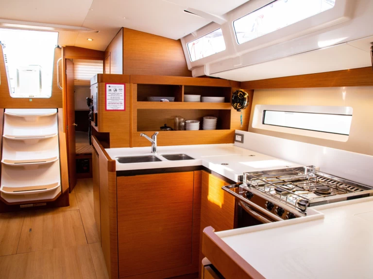 Yacht charter Lávrio cheap Sun Odyssey 490