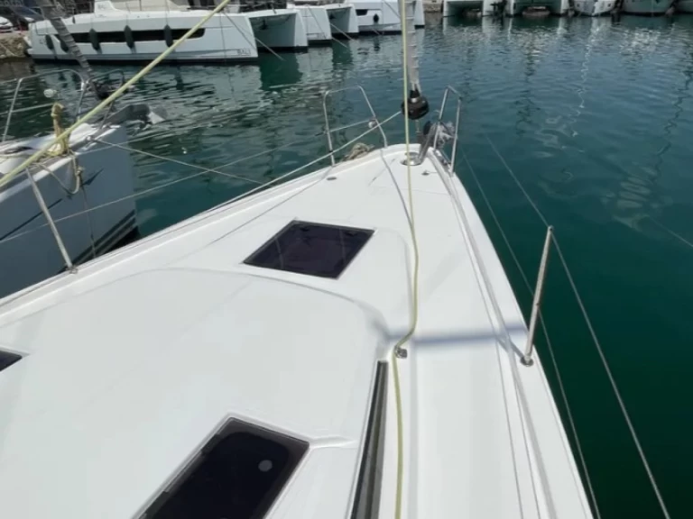 Sailboat for rent Alimos at the best price