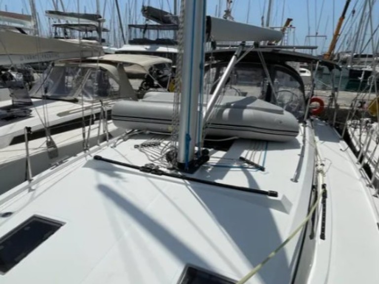 Bavaria Bavaria C42 charter bareboat or captained in  Alimos