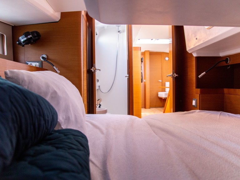 Jeanneau Sun Odyssey 490 in Lávrio on SamBoat