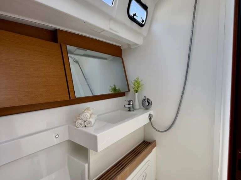 Sailboat rental in Lefkáda - Jeanneau Sun Odyssey 490