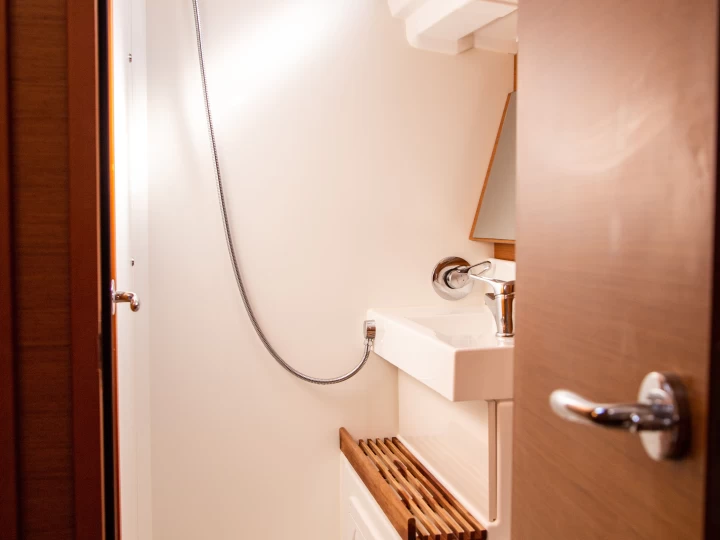 Bareboat Rental Sailboat Jeanneau with a boat licence