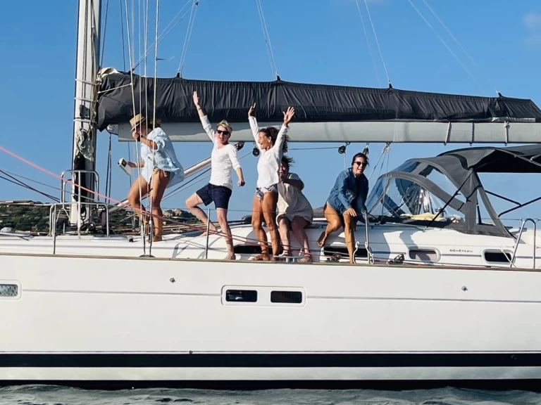 Boat rental Bénéteau Oceanis 523 Clipper in Golfo Aranci on Samboat
