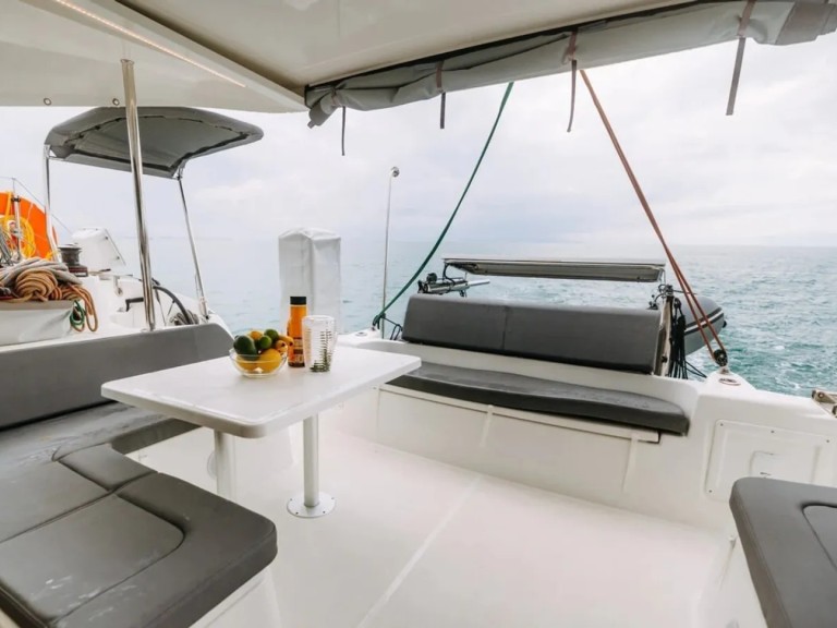 Yacht charter Lefkáda cheap Excess 11